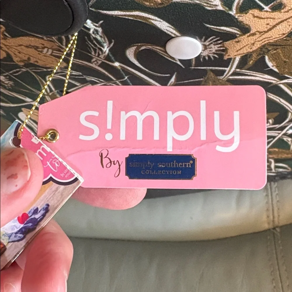 Simply Southern tote nwt camo. - Picture 6 of 11